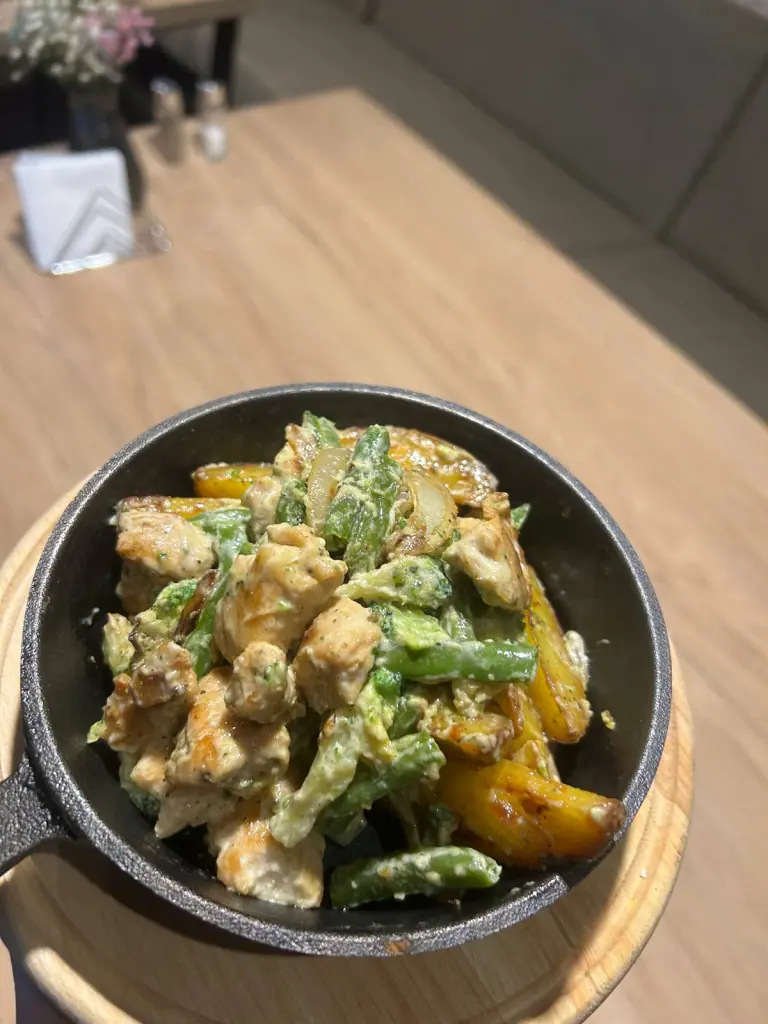 М’ясна пательня з овочами